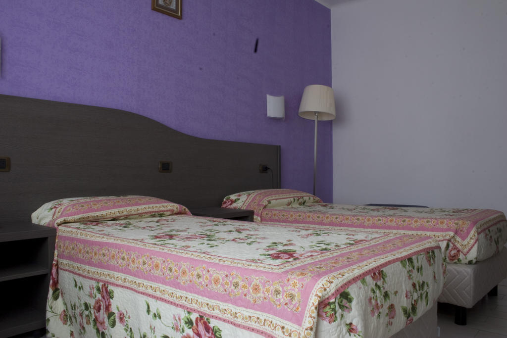 Hotel Renato Sesto San Giovanni Bagian luar foto
