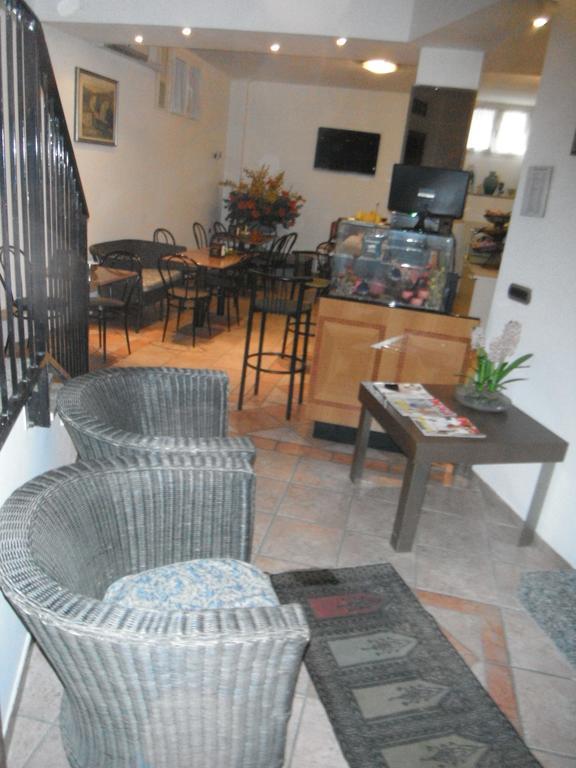 Hotel Renato Sesto San Giovanni Bagian luar foto