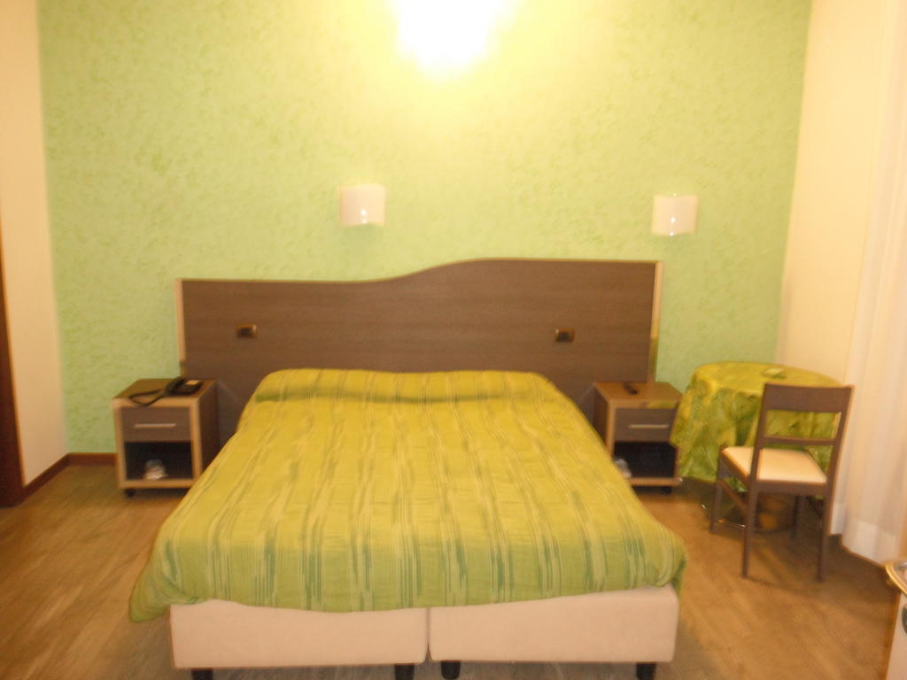 Hotel Renato Sesto San Giovanni Ruang foto