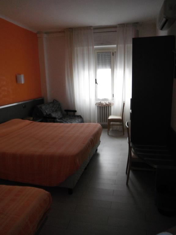 Hotel Renato Sesto San Giovanni Bagian luar foto