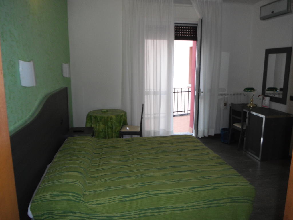 Hotel Renato Sesto San Giovanni Bagian luar foto
