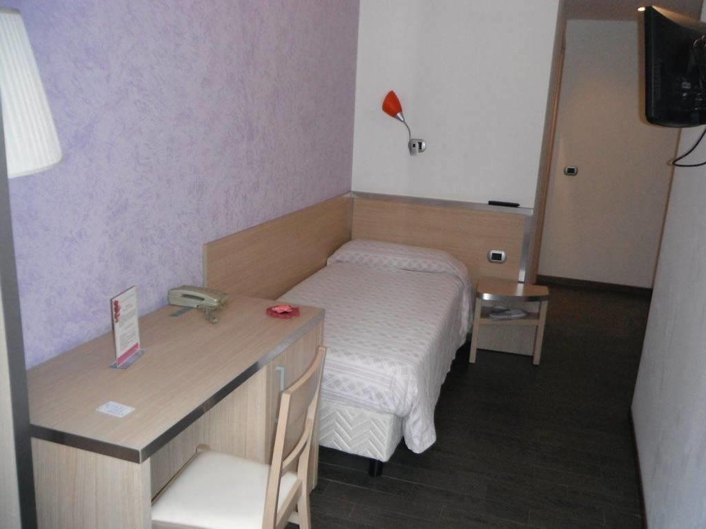 Hotel Renato Sesto San Giovanni Bagian luar foto