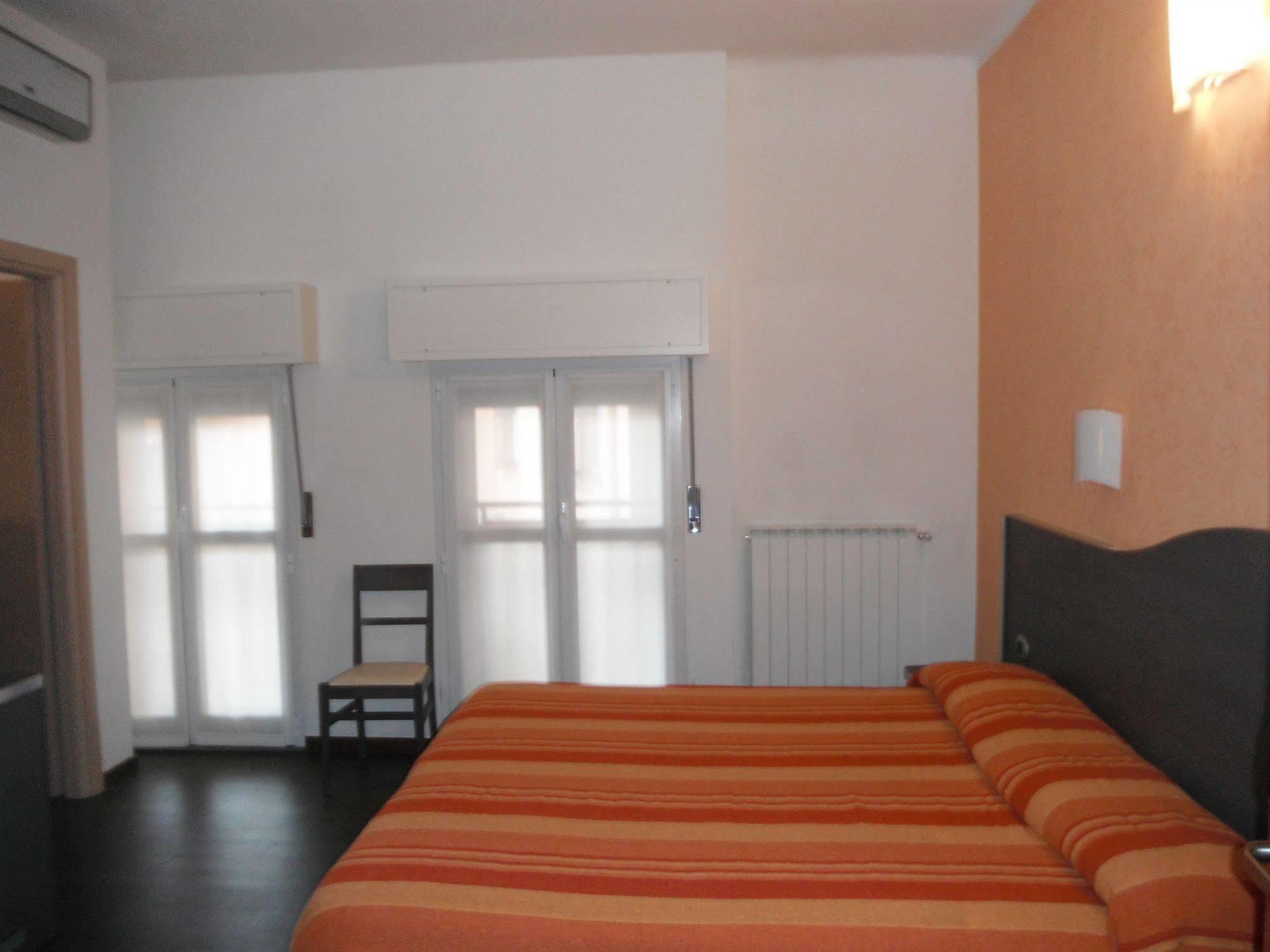 Hotel Renato Sesto San Giovanni Bagian luar foto