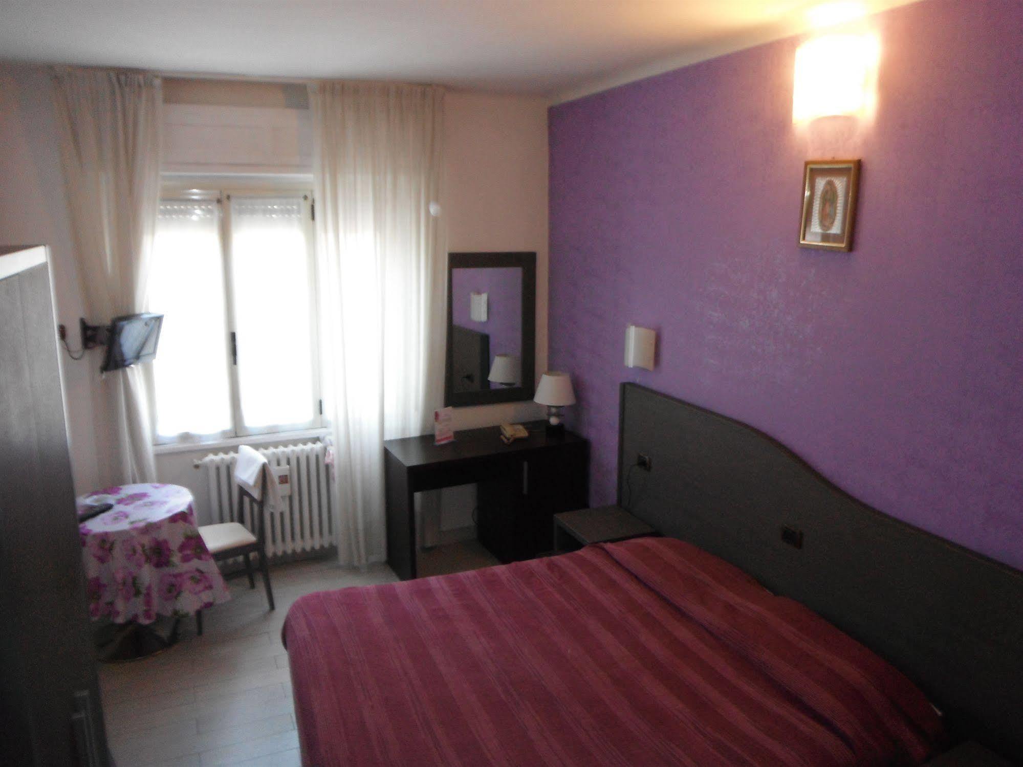 Hotel Renato Sesto San Giovanni Bagian luar foto