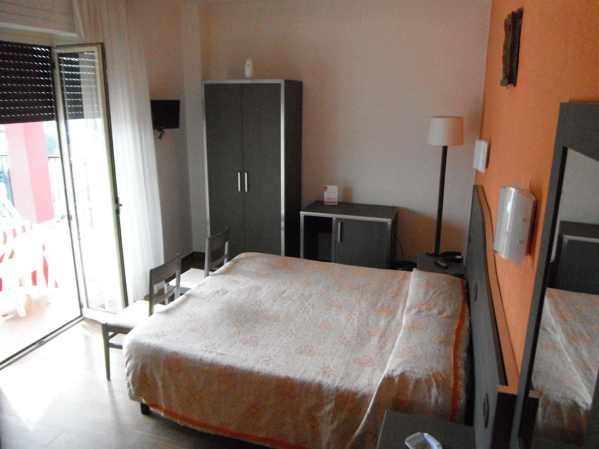 Hotel Renato Sesto San Giovanni Bagian luar foto
