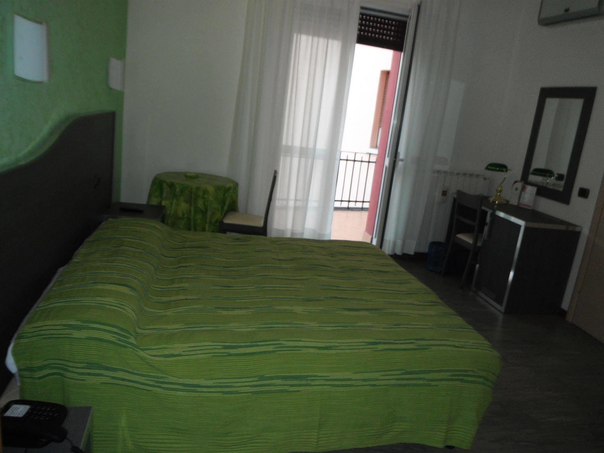 Hotel Renato Sesto San Giovanni Bagian luar foto
