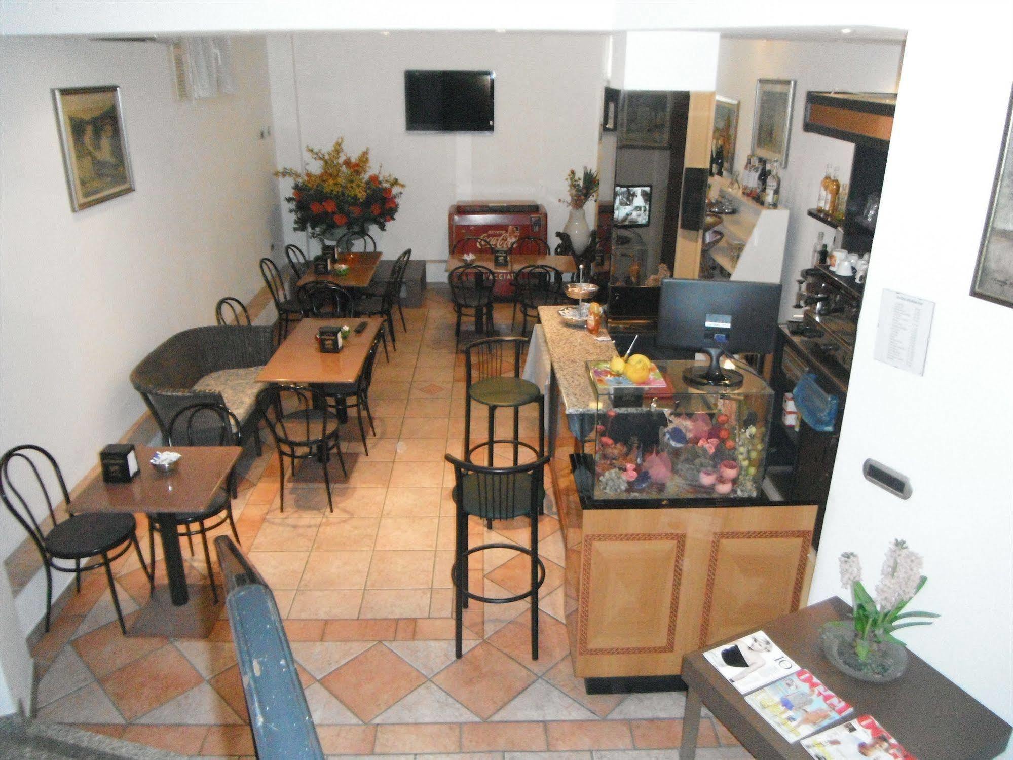 Hotel Renato Sesto San Giovanni Bagian luar foto