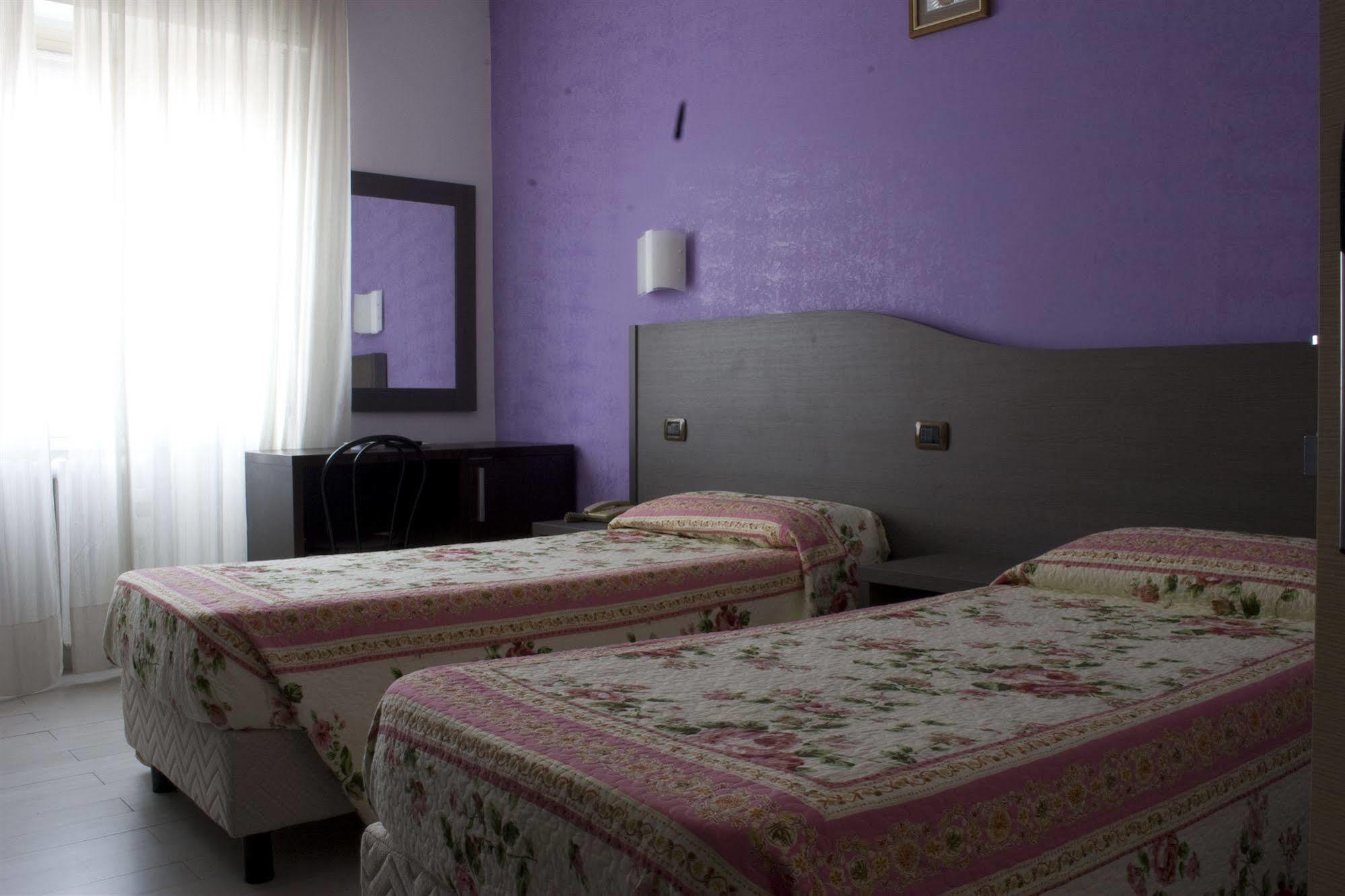 Hotel Renato Sesto San Giovanni Bagian luar foto